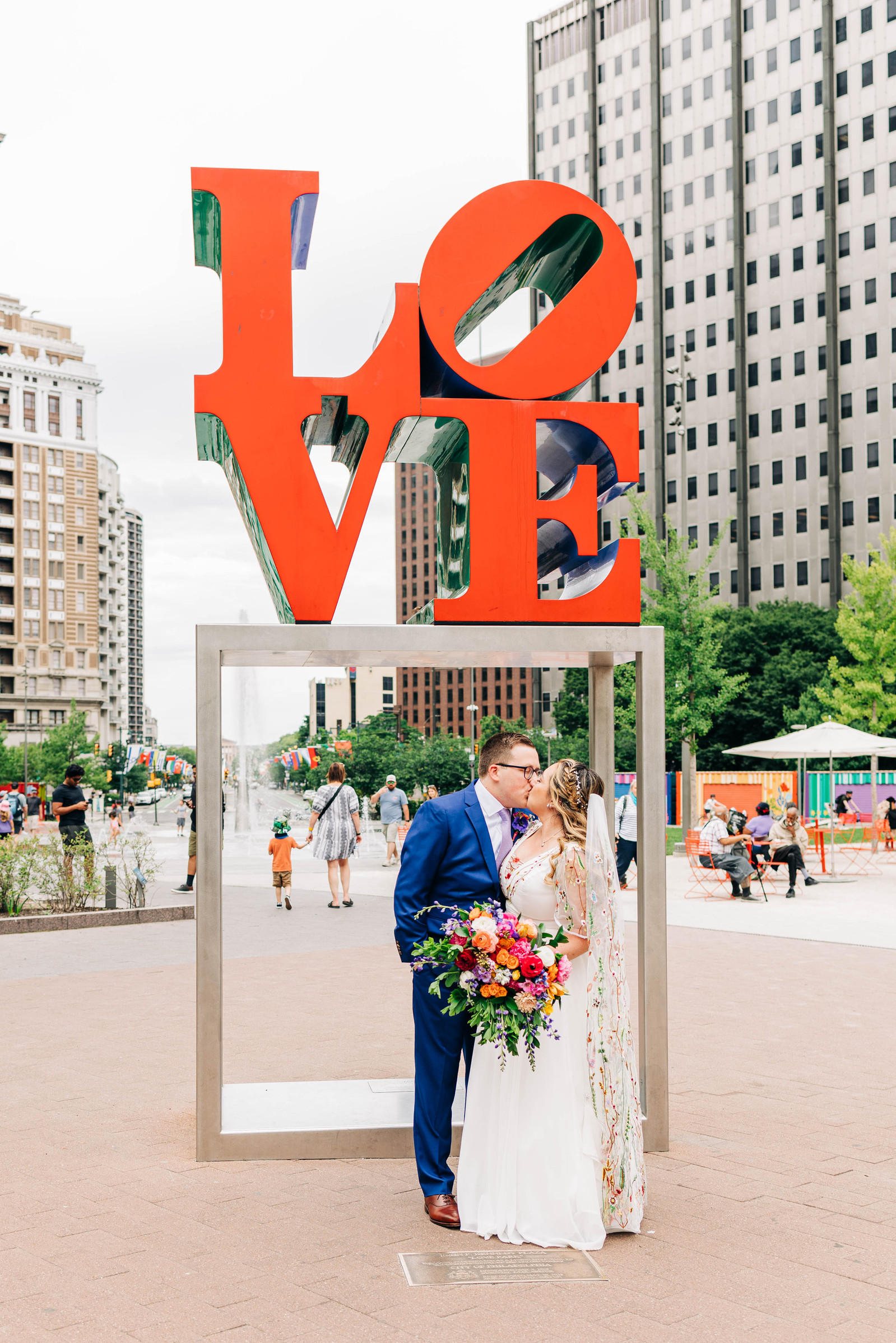 wedding photos at love park in philadelphia in front of love statue 