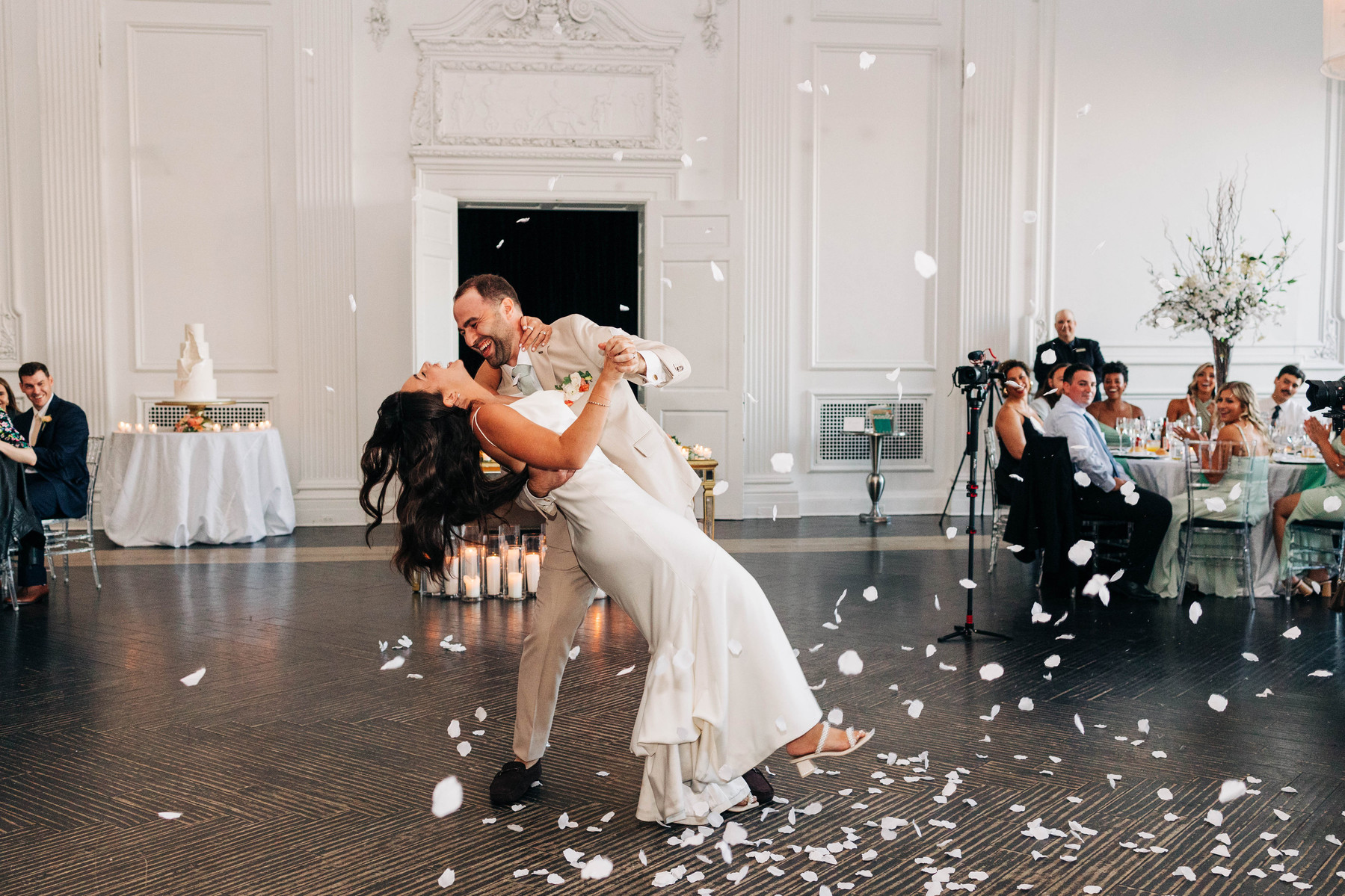 wedding reception first dance with flower canon at the downtown club by cescaphe in philadelphia