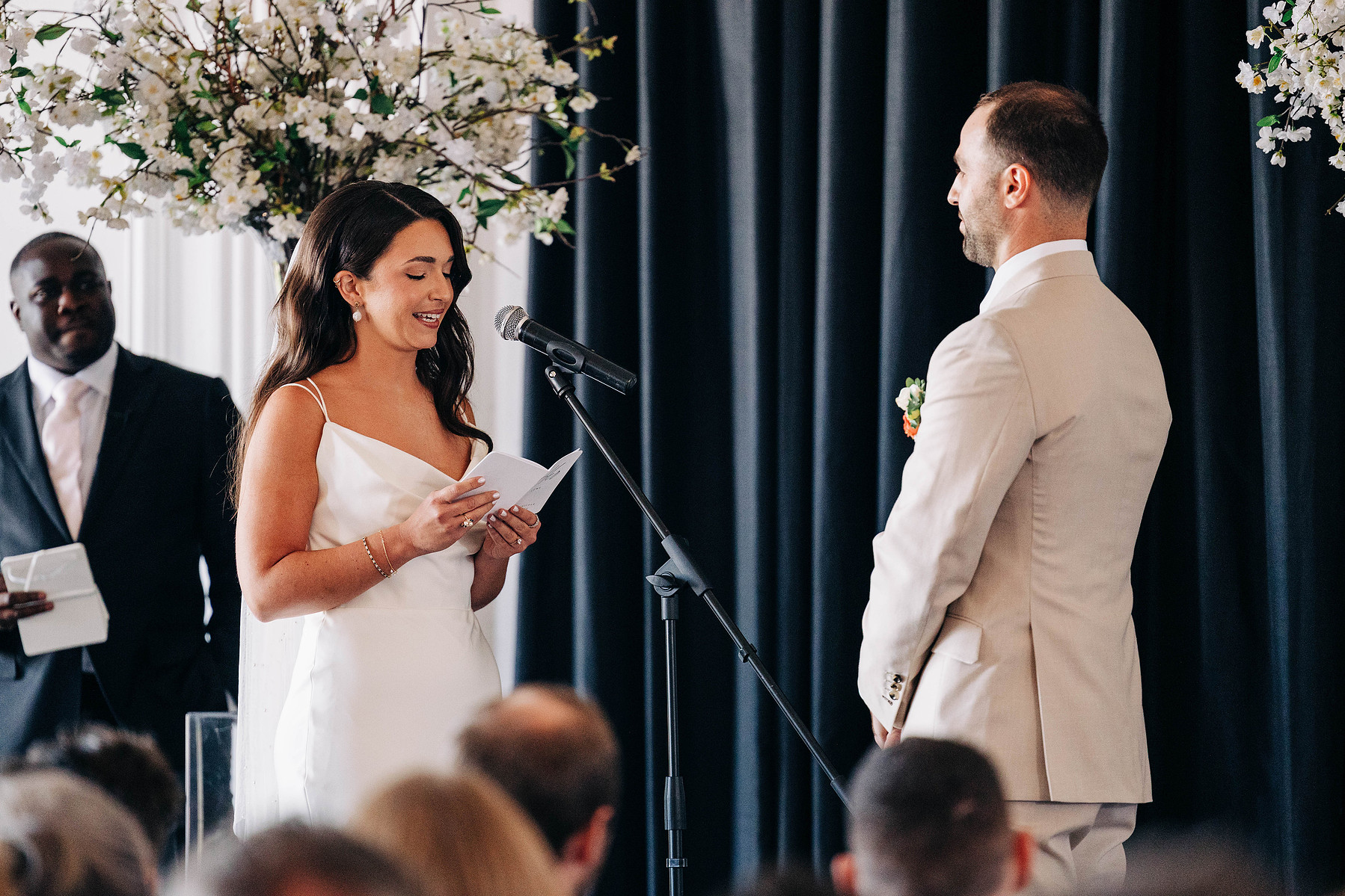 bride reading her wedding vows at the downtown club by cescaphe by philadelphia wedding photographer