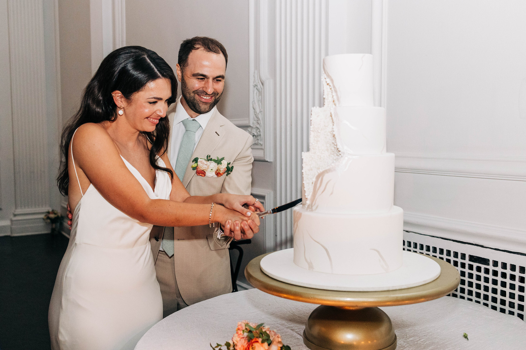 downtown club cescaphe wedding philadelphia cake cutting