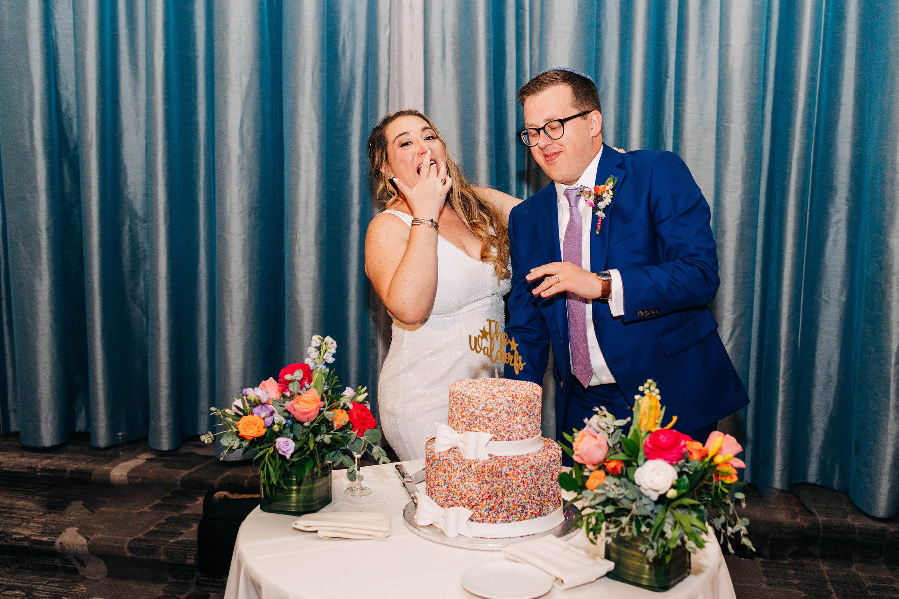 philadelphia marriott downtown wedding reception cake cutting