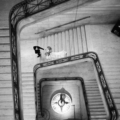 franklin institute philadelphia wedding photo on stairs with pendulum 