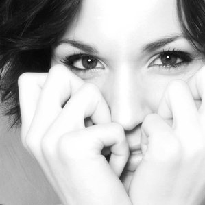 CLASSIC PHOTOGRAPHS - PORTRAITS BY PHOTOGRAPHER TERENCE BOGUE