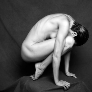 DISCUS - Model: Denisa Straková, Prague. Photography by Terence Bogue. Published in DODHO MAGAZINE, Barcelona, TERENCE BOGUE Photographer ​
