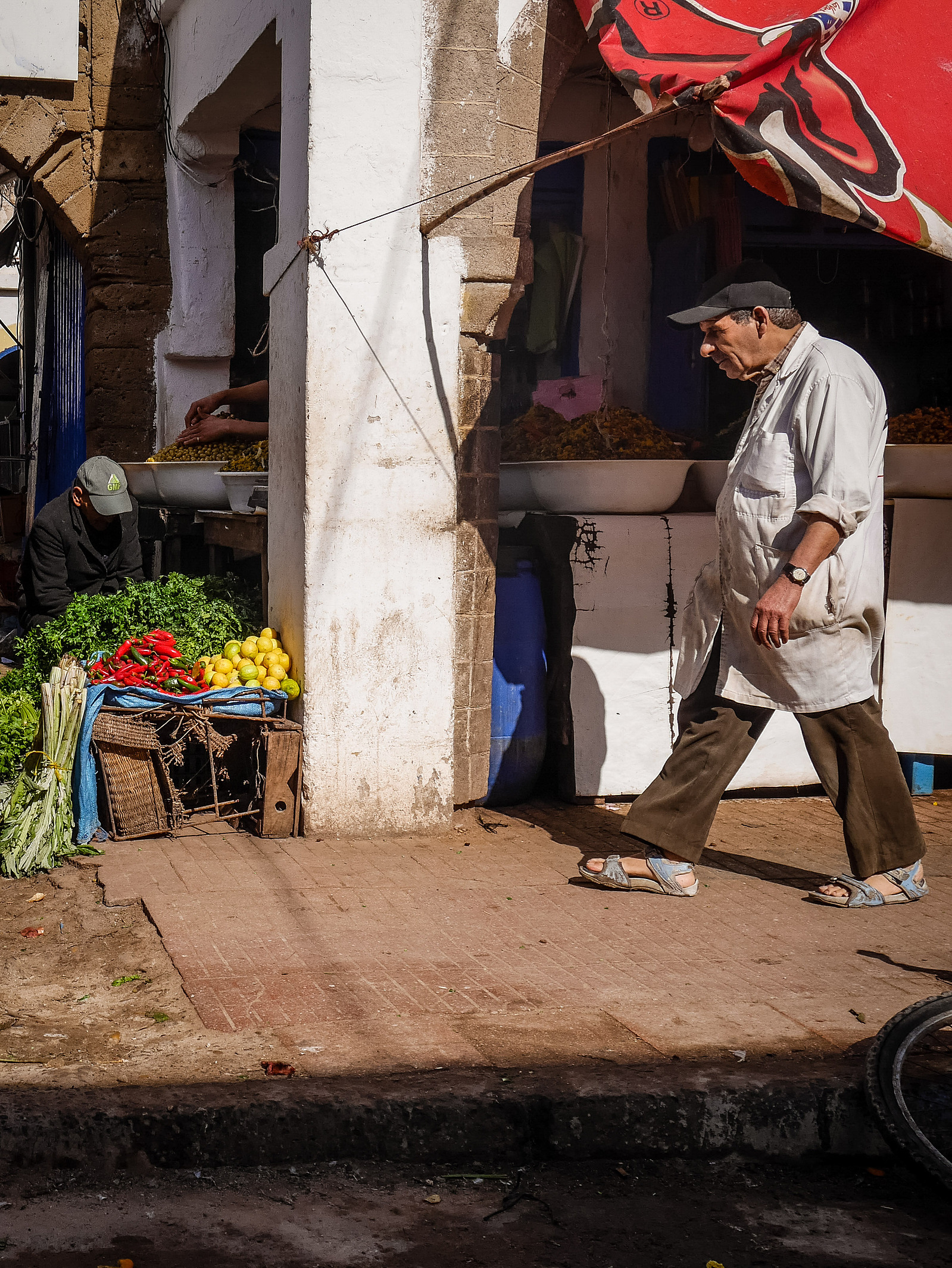 Une scène de rue au Maroc.