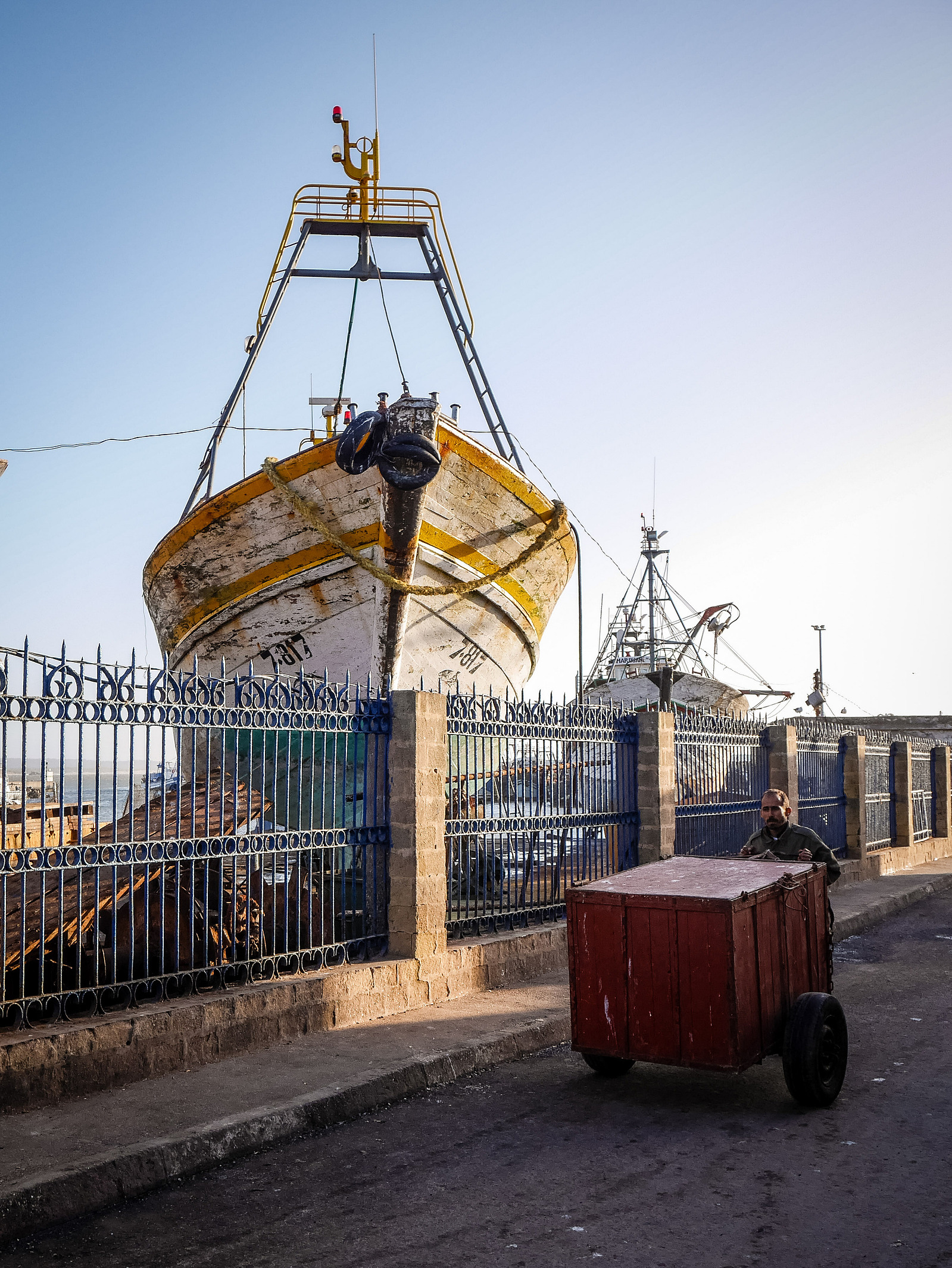 Un bateau en réparation.