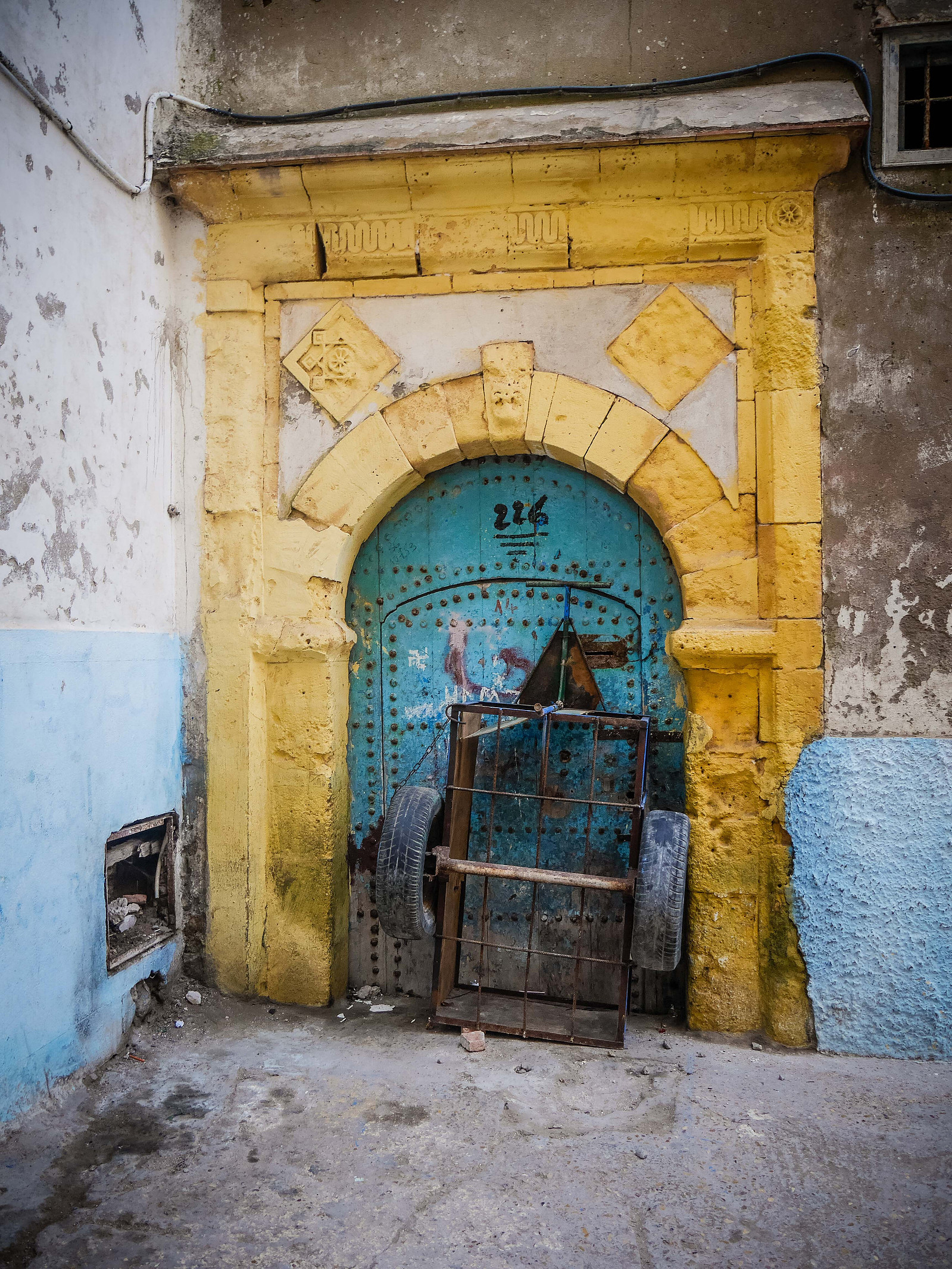Une porte traditionnelle marocaine.