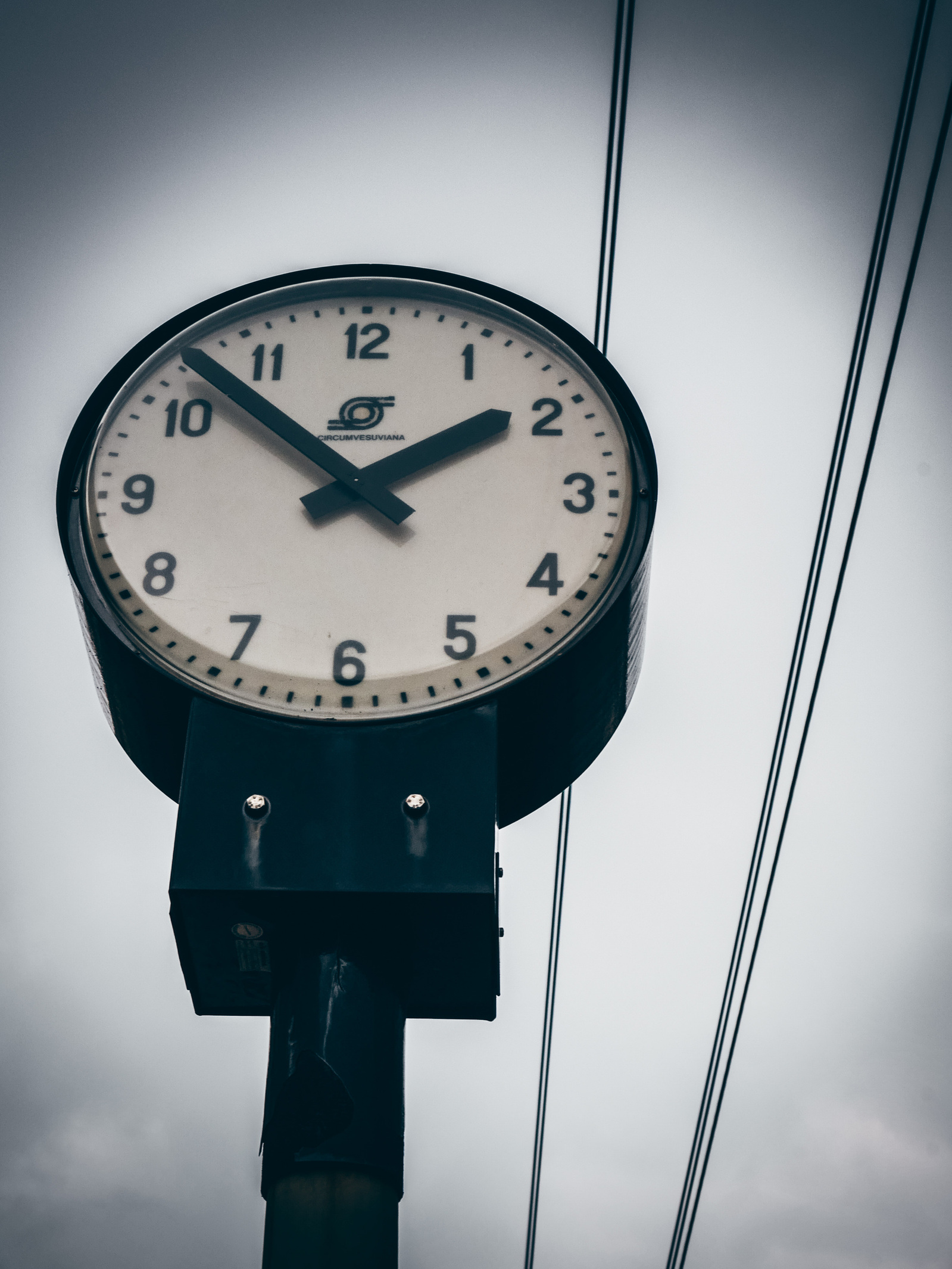 Une horloge de gare.