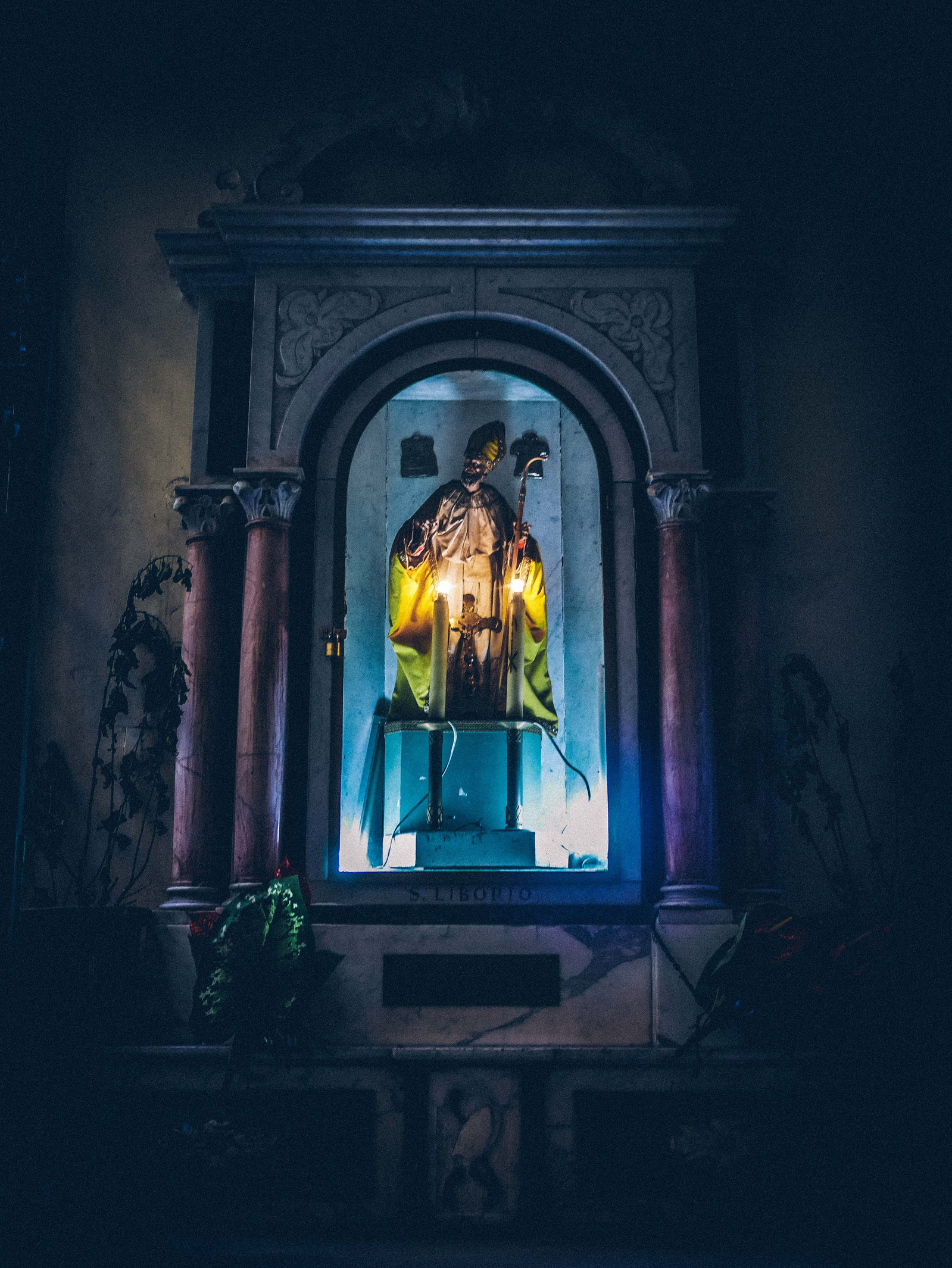 Une Sainte vierge dans les rues de Naples.