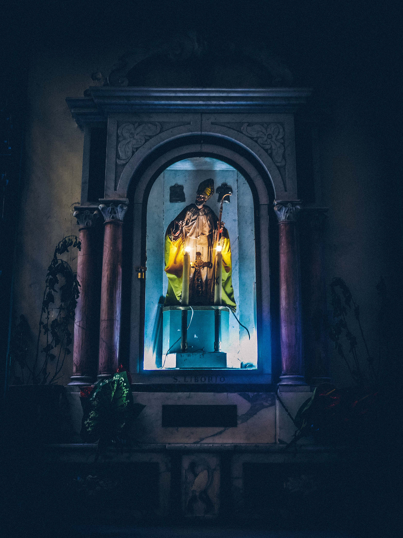 Une Sainte vierge dans les rues de Naples.