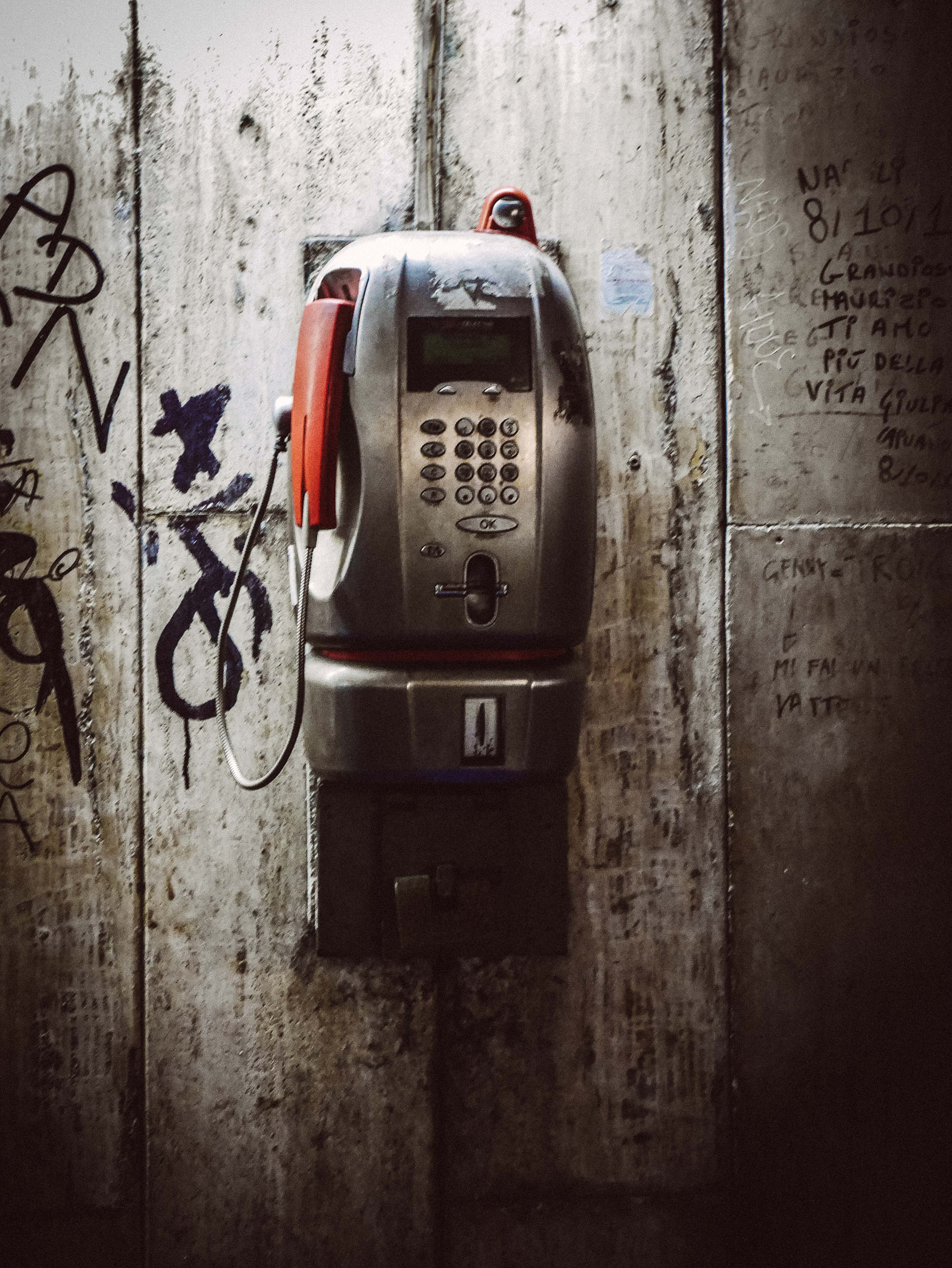 Un téléphone publique en Italie.