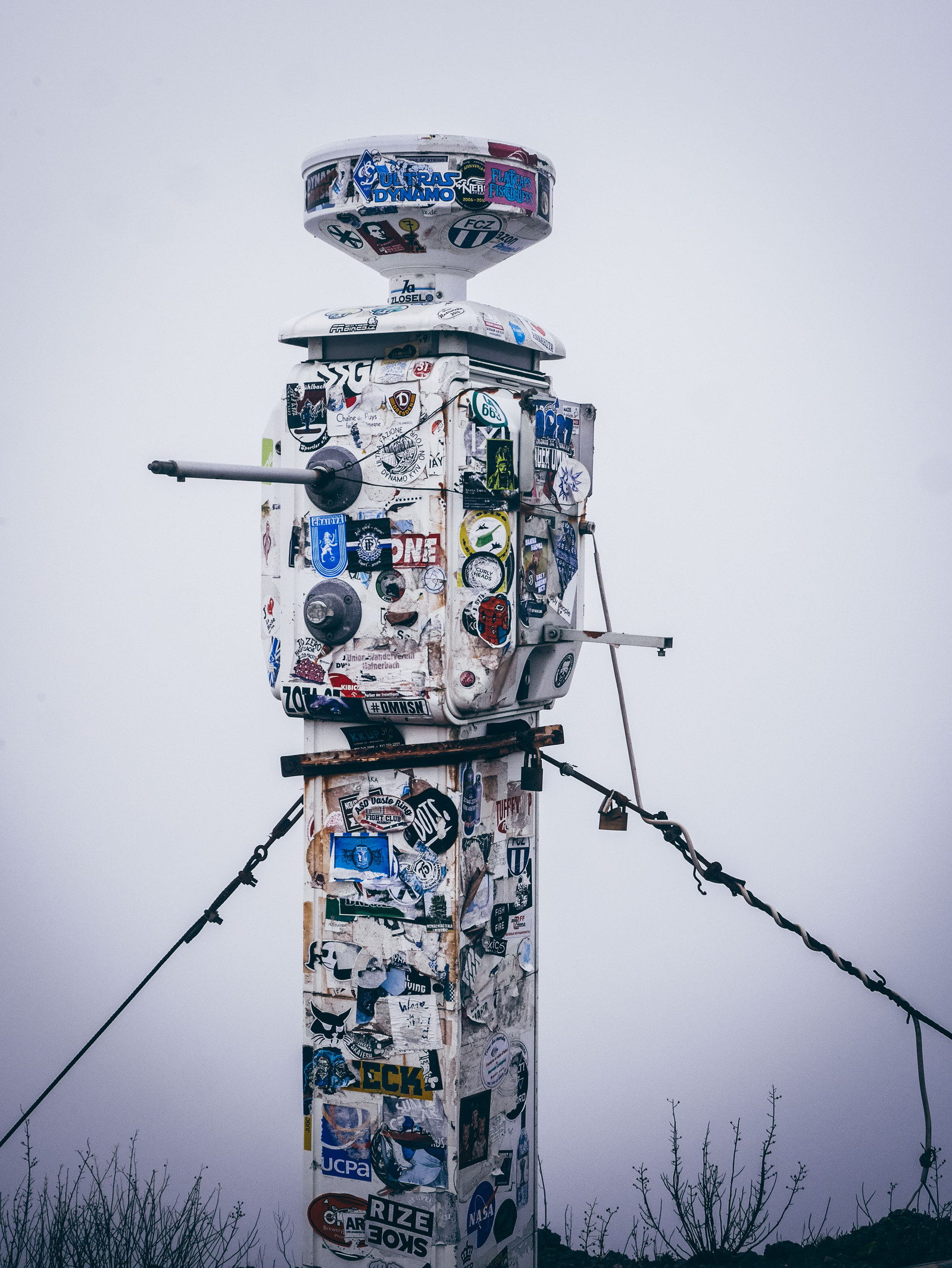 Le Vésuve dans le brouillard.