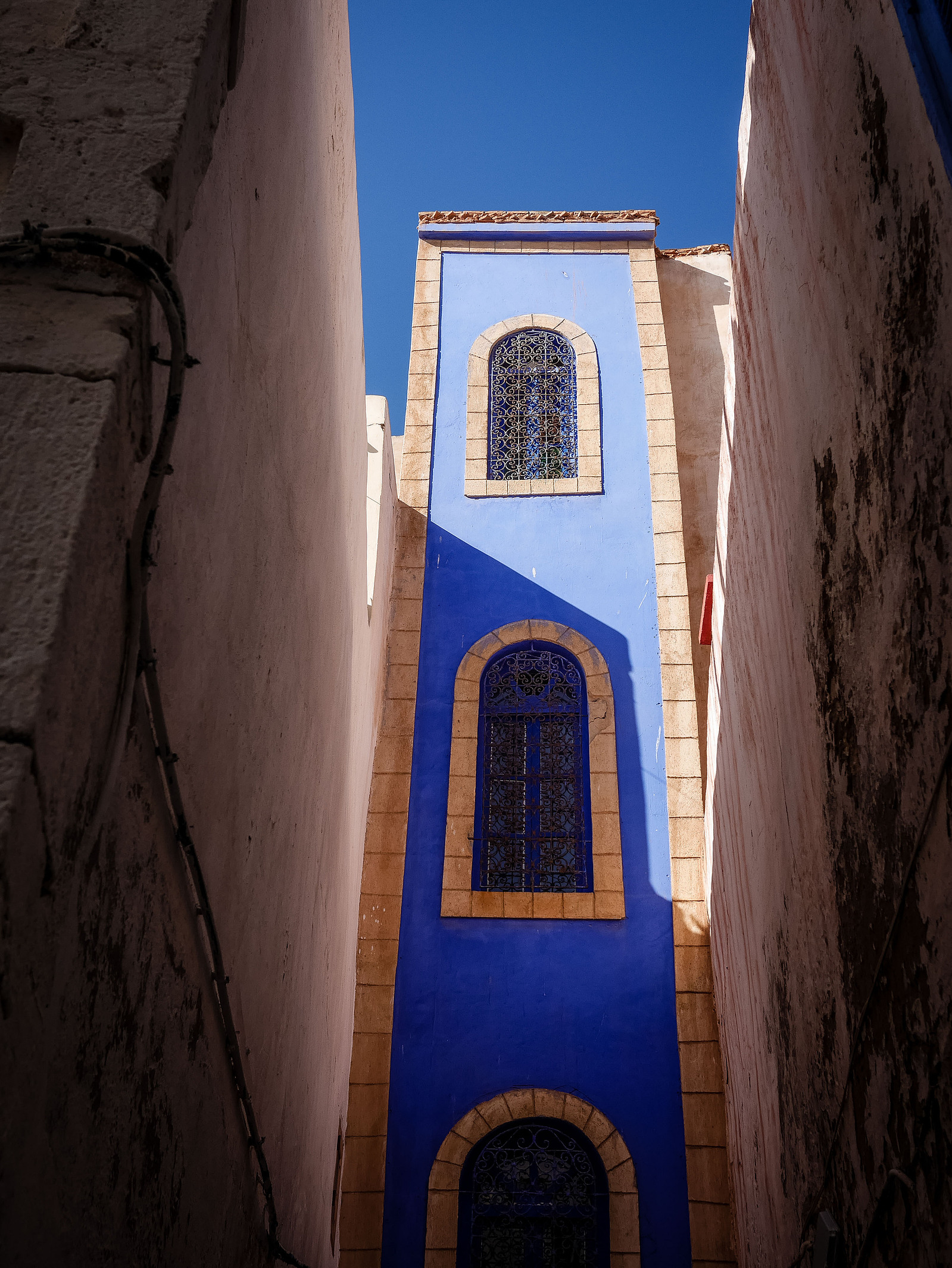 Une façade marocaine bleue.