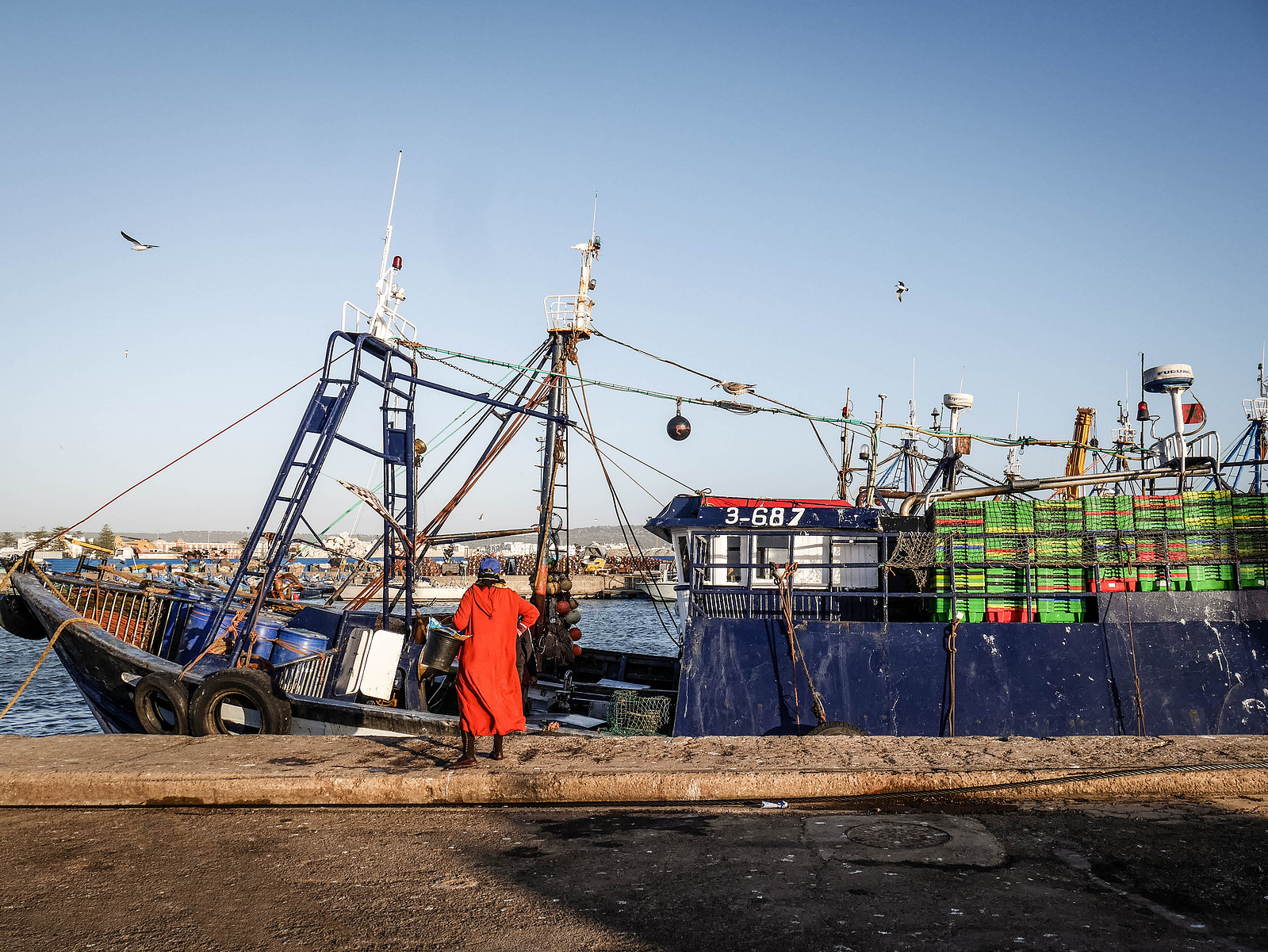 Un bateau de pêche dans le port d'Essaouira.