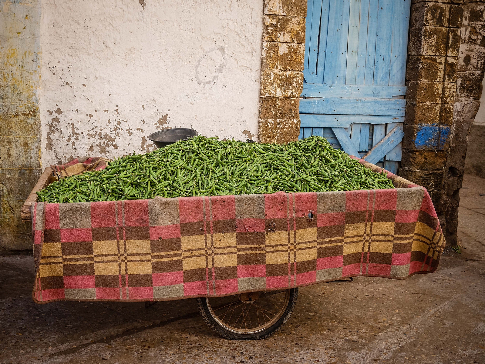 Une charrette de légumes verts.