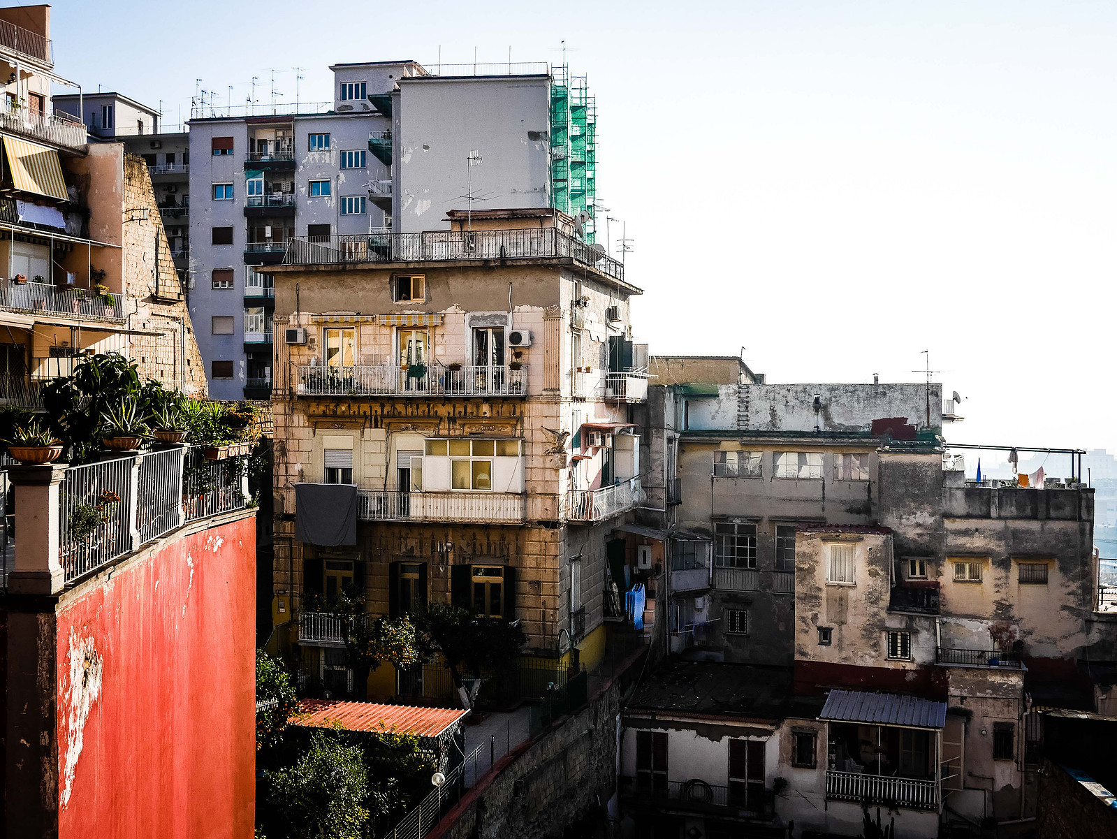 Des bâtiments d'habitation dans la ville. 