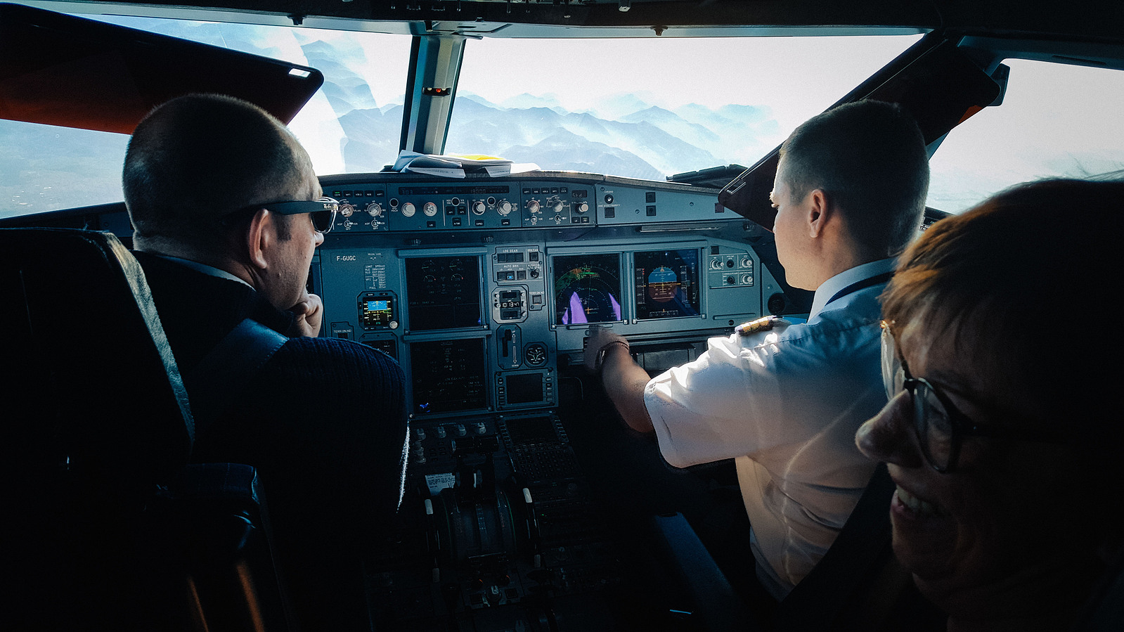 Dans le cockpit d'un avion qui va à Naples.