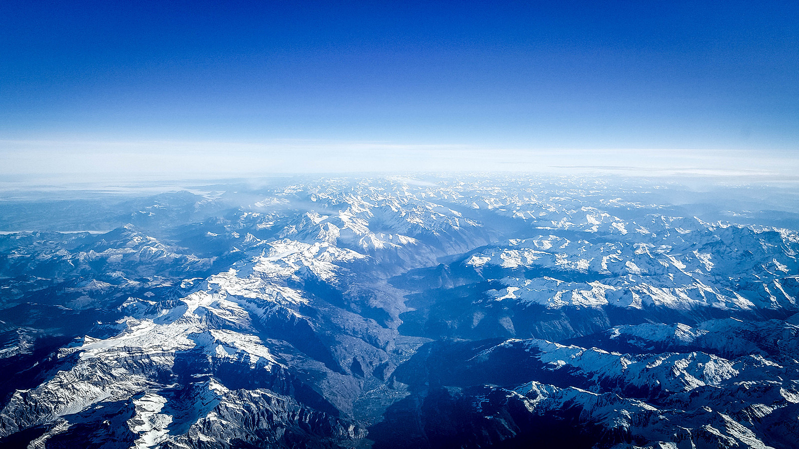 Les Alpes vue du ciel.