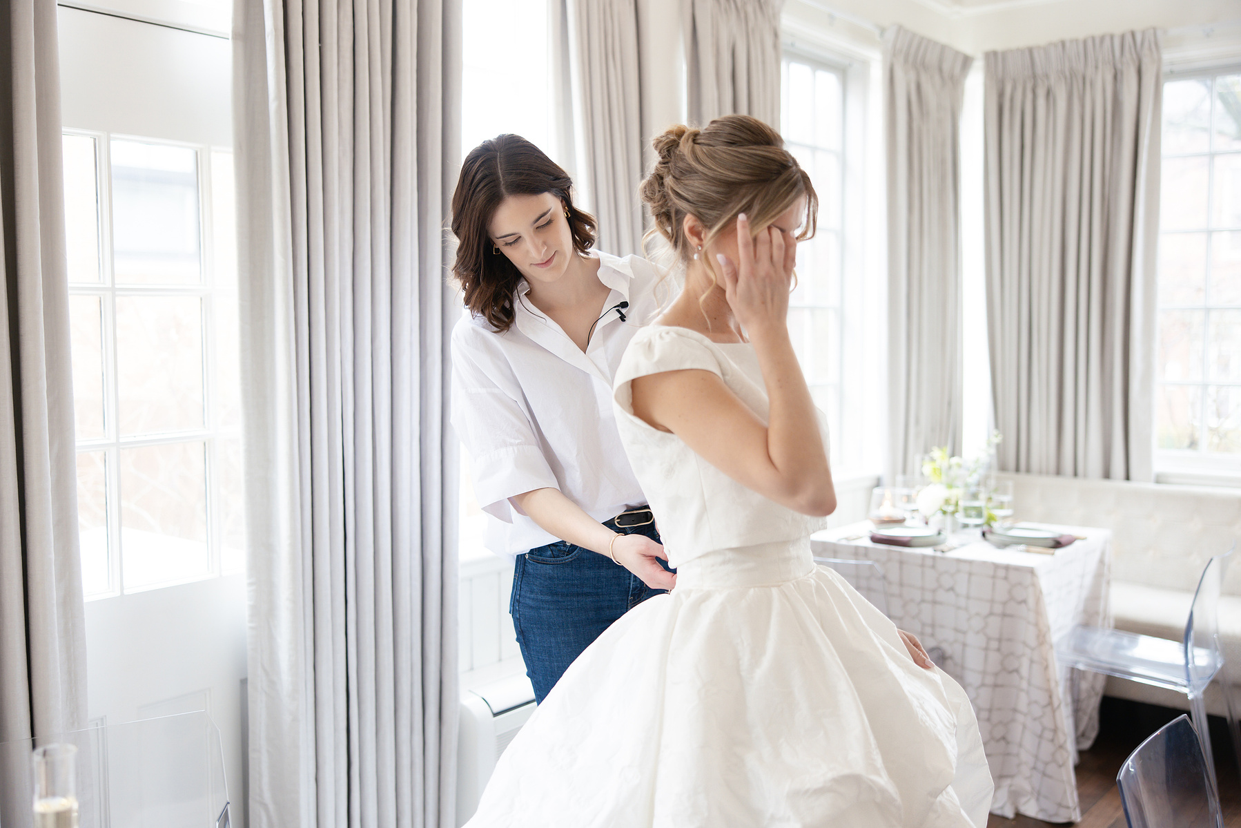 Cozy wedding morning inside The Blind Tiger—perfect for intimate, stylish New England celebrations.