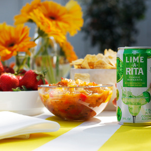 Lim-a-rita on a bright and cheery table cloth with chips and salsa and sunflowers
©Leslie Rodriguez Photography
Product and Lifestyle Photography
Boise, Idaho