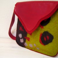 Gaia Lina - Wearable Felt Bag