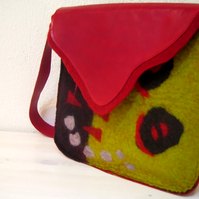 Gaia Lina - Wearable Felt Bag
