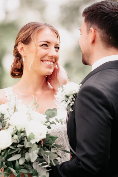 First Look Fotos von einer Hochzeit in Mieming. Hochzeitsfotograf in Tirol