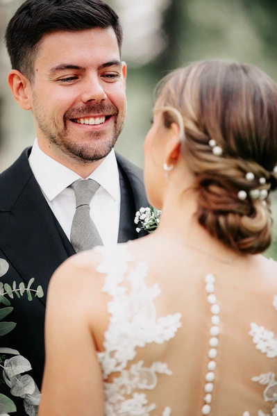 First Look Fotos von einer Hochzeit in Mieming. Hochzeitsfotograf in Tirol