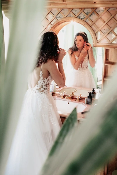 Getting Ready von einer Braut in Sankt Johann in Tirol.
Hochzeitsfotografie