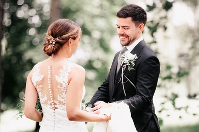 First Look Fotos von einer Hochzeit in Mieming. Hochzeitsfotograf in Tirol