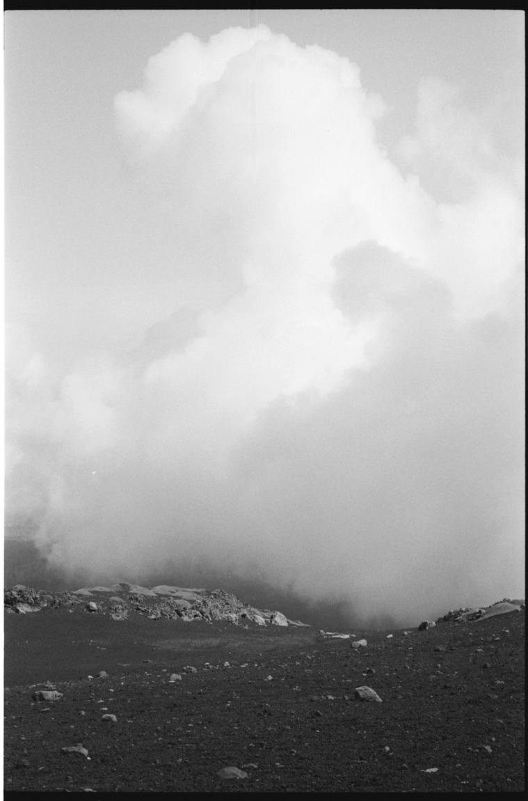 Photographie de l'Etna en argentique en noir et blanc