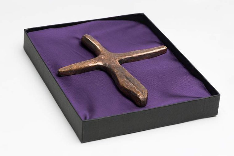 meditation, meditationskors, bronze, objekt, kors, tro, bøn, Dorte Krabbe, skulptur,  