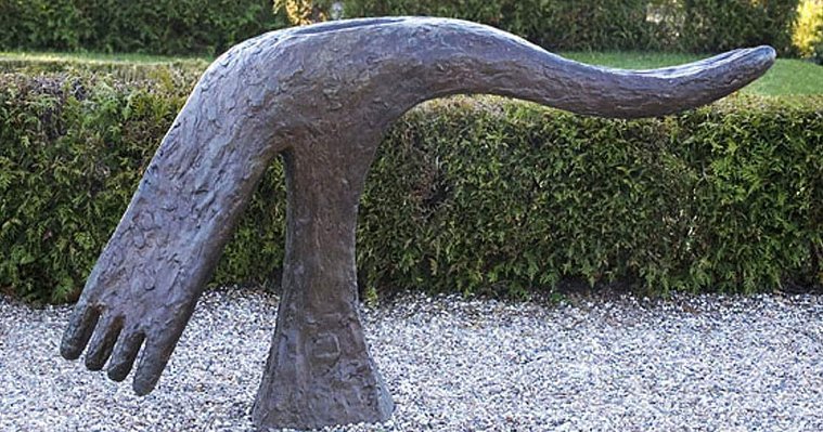 Dorte Krabbe, skulptur, objekt, billedkunst, billedhugger, dansk skulptør, kunst, kirkeudsmykning, bronze, bronzeskulptur, sorg, Tveje-Merløse kirkegård 