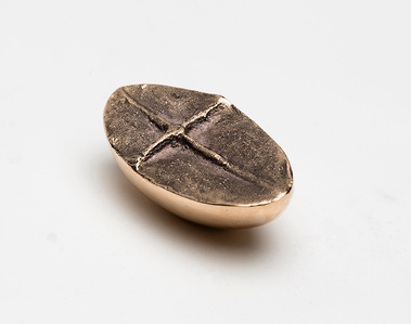 øjesten, bøn, meditation, tro, symbol, bronze, skulptur, Dorte Krabbe, billedhugger, bronzeobjekt,