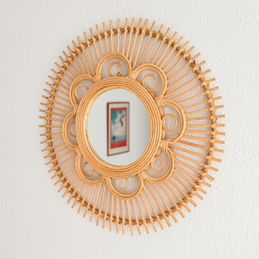 wicker mirror LOCATION HOUSE KENT LOCATION HOUSE SHOOT LOCATION LOCATION AGENCY MARGATE LOCATION BROADSTAIRS LOCATION RAMSGATE LOCATION PHOTOGRAPHIC LOCATION FILMING LOCATION