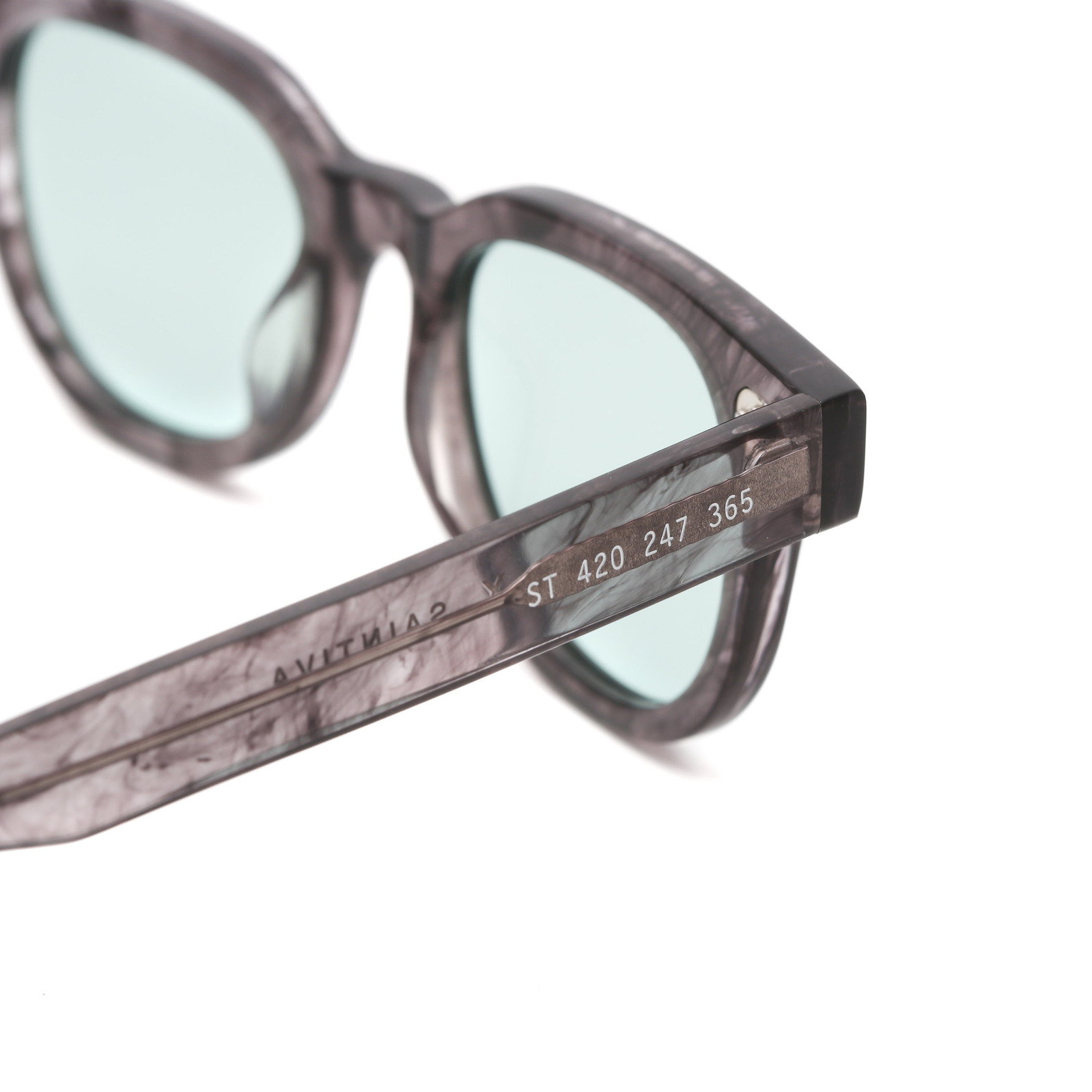 Akila Saintiva glasses side detail