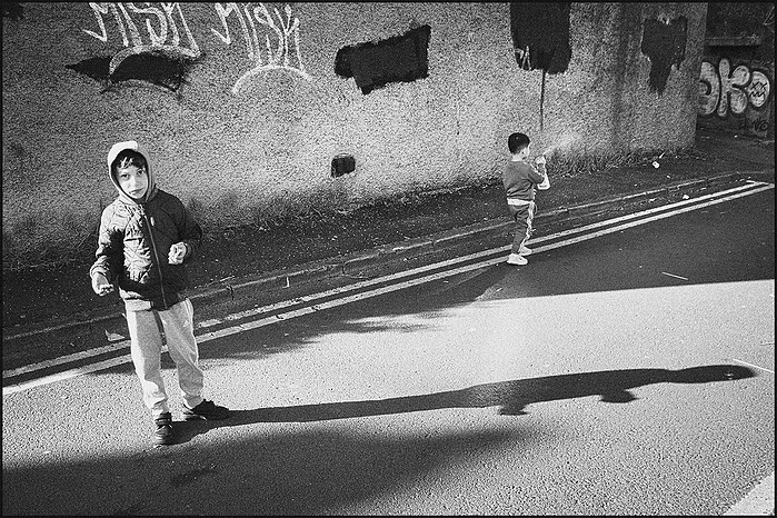 Roma kids in the streets of Belfast.