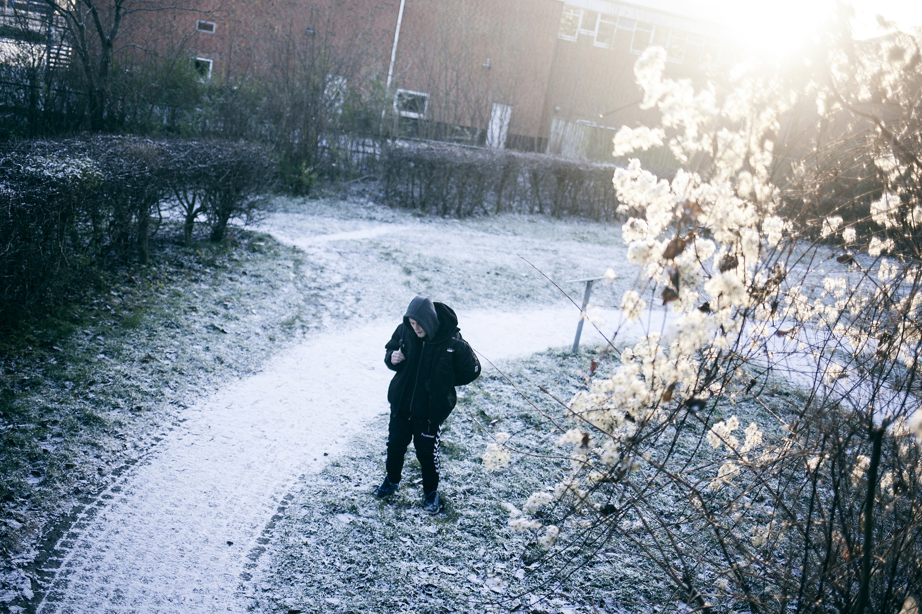 Martin falling asleep as he walks. He is close to overdosing from the heroine, but his body is used to the high amount. He falls asleep several times while he looks for his girlfriend Lina.