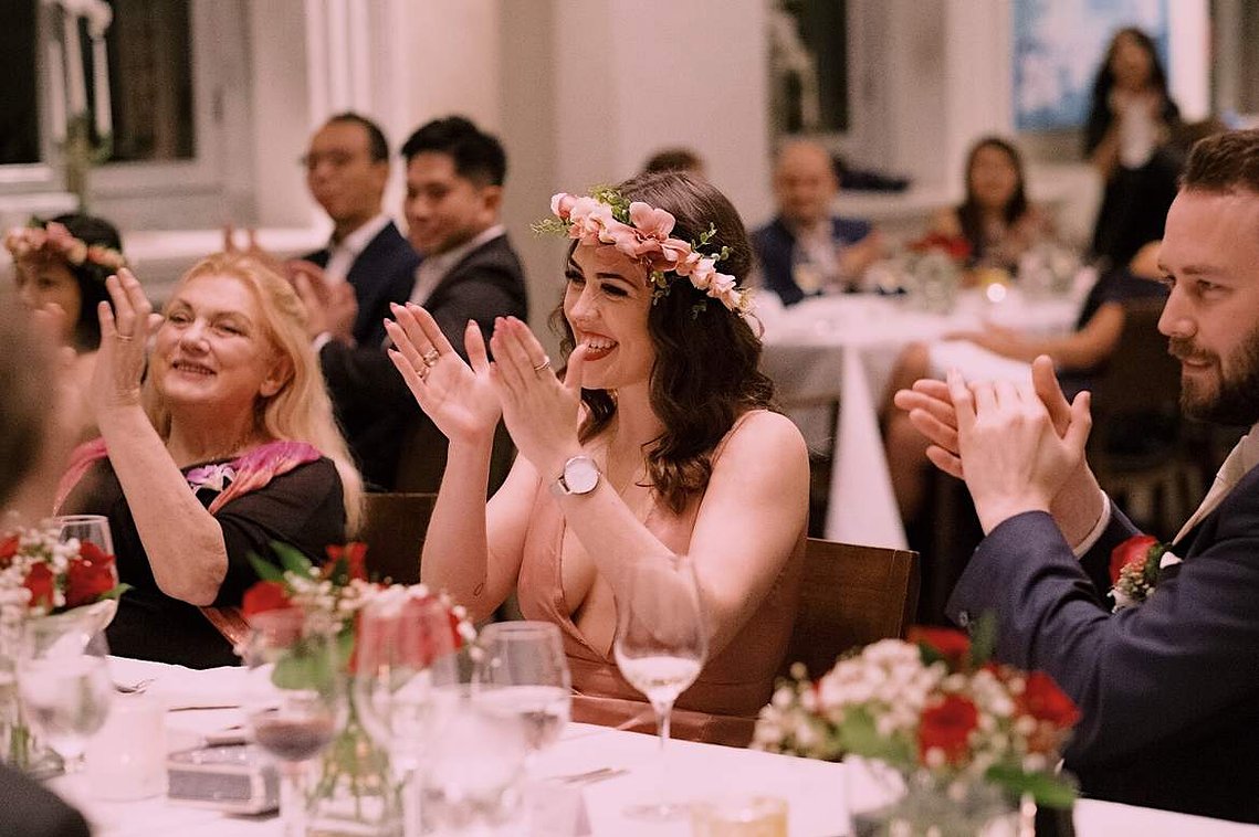 photojournalistic style photo of wedding banquet. 서울 스냅사진, 서울 결혼스냅, 서울 웨딩촬영, 싱가폴 본식사진, 싱가포르 본식촬영, 싱가폴 스냅사진, 싱가포르 스냅촬영, 싱가폴 결혼식, Seoul wedding photography, Seoul wedding photojournalism