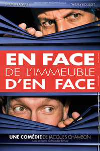 En face de l&amp;amp;#x27;immeuble d&amp;amp;#x27;en face affiche pour une ​Pièce de théâtre