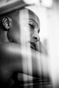 Noir et blanc ou couleur, portrait de modèle pour lookbook, de chanteurs pour album, dossier de presse, images de caractère, traitements moderne.