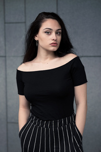 Jeune femme brune