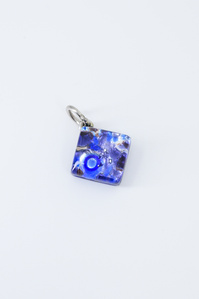 Packshot bijoux : pendentif en verre de Murano