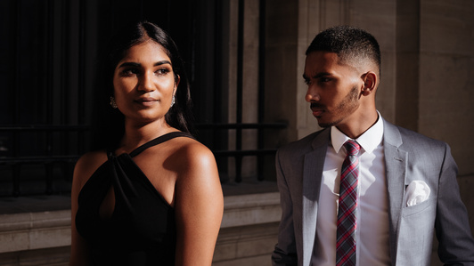 Belle lumière du soir pour cette photo de couple
