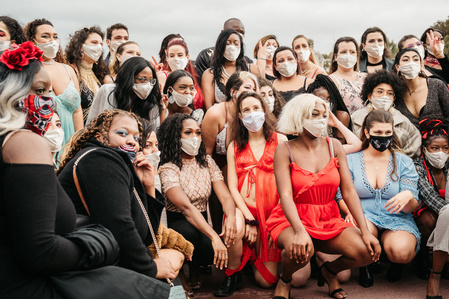 Défilé The All Sizes Catwalk esplanade du Trocadéro à Paris en septembre 2020