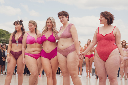 Défilé Body Positive esplanade du Trocadéro à Paris en juin 2019