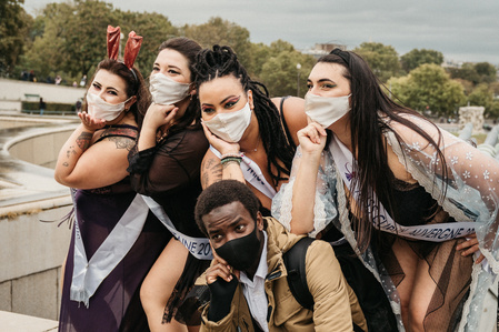 Défilé The All Sizes Catwalk esplanade du Trocadéro à Paris en septembre 2020