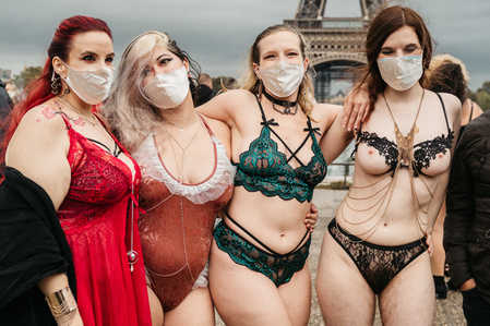 Défilé The All Sizes Catwalk esplanade du Trocadéro à Paris en septembre 2020
