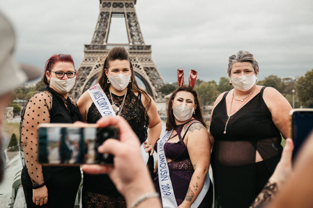 Défilé The All Sizes Catwalk esplanade du Trocadéro à Paris en septembre 2020