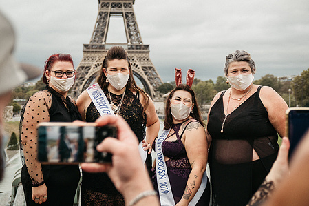 Défilé The All Sizes Catwalk esplanade du Trocadéro à Paris en septembre 2020